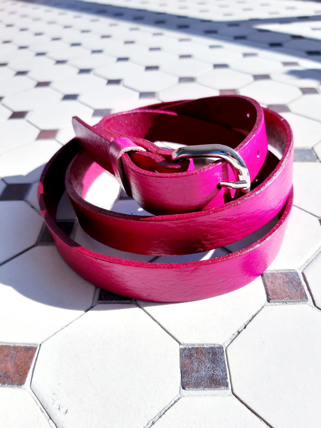 Ceinture fushia en cuir