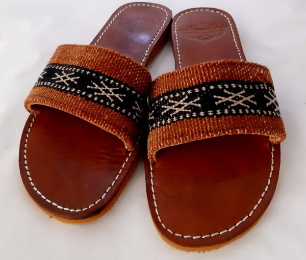 sandale tapis berbere ocre